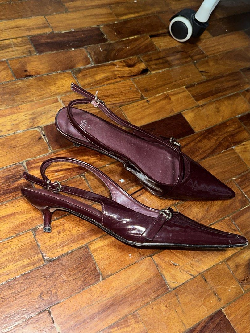 zara pointed heels (Category: Heels) located in Manila. Submitted by kendra_434 (Listing ID 1463910028, Image 3). Description: scratches on the side and tip .