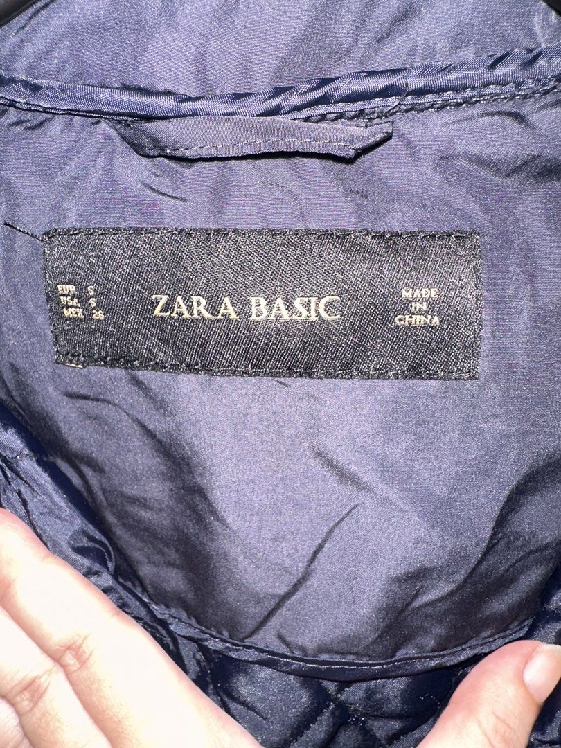 Zara Quilted Puffer Jacket (Category: Coats, Jackets and Outerwear) located in Las Pinas. Submitted by joanmc (Listing ID 1463827974, Image 3). Description: Zara Quilted Puffer Jacket Navy Blue with gold zipper Size small Rfs: doesnt fit anymore Ready for pickup anytime Shipping shouldered by buyer .