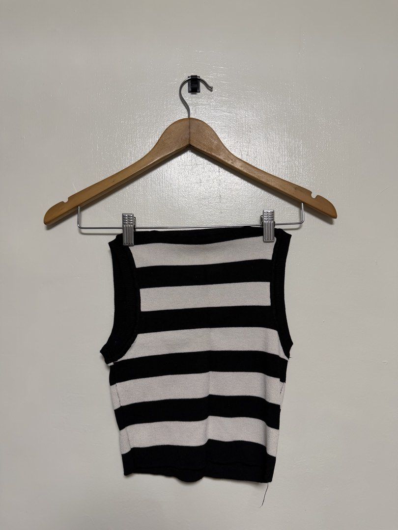 Zara Striped Ribbed Knit Crop Top (Category: Sleeveless) located in Manila. Submitted by don_p (Listing ID 1463863951, Image 2). Description: S to M - Zara ribbed knit crop top - Classic black and white horizontal stripes - Sleeveless with black trim detail - Trendy cropped length.