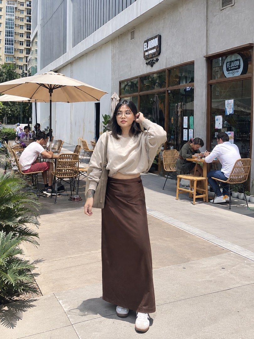 Zara Tan Balloon hem Thick Sweater (Category: Others Tops) located in Taguig. Submitted by madeasoncloset (Listing ID 1463755685, Image 3). Description: ✨ FOR SALE ✨ Still with tags! 🏷️ Beautiful tan / earthy color — super cute and perfect for that aesthetic, cozy look 🤎 📸 Actual worn photo: Please swipe! I’m wearing XS. Selling the Small size, fits up to M depending on desired fit. 🎀 Cute balloon-hem sweater 🤎 Thick, double-layered fabric ✨