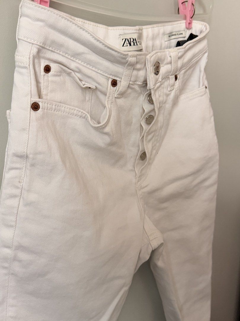 Zara The Deed Flare White Button Fly Jeans (Category: Jeans) located in Quezon City. Submitted by ninny.ph (Listing ID 1463860549, Image 2). Description: - Zara white jeans - High-waisted style - Button fly closure - 'The Deed Flare' model - Raw hem - Versatile staple piece, easy to dress up or down.