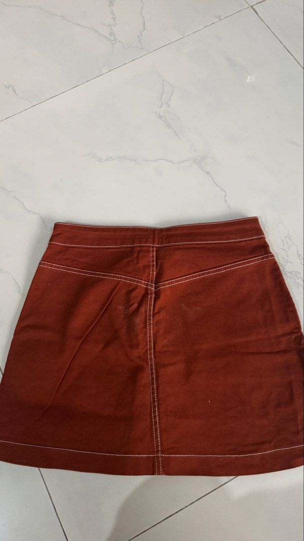 Zara TRF Burnt Orange Mini Skirt (Category: Skirts) located in Manila. Submitted by patc20 (Listing ID 1463809981, Image 3). Description: - Brown corduroy mini skirt from Zara TRF - Features contrast white stitching - Two front pockets.