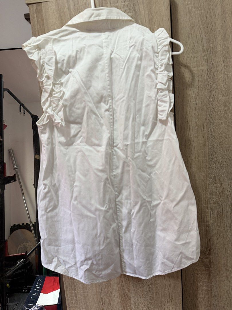 Zara White Blouse (Category: Blouses) located in Quezon City. Submitted by krtstn (Listing ID 1463796361, Image 2). Description: .
