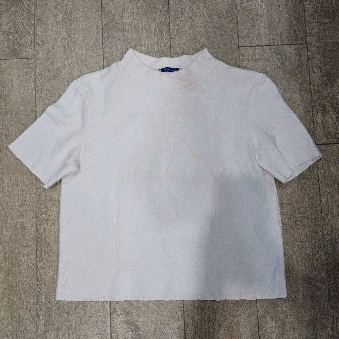 Zara White Mock Neck top (Category: Shirts) located in Makati City. Submitted by goldenbird.001 (Listing ID 1463891441, Image 1). Description: .