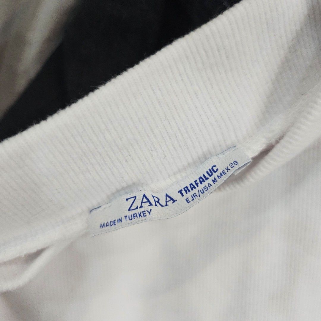 Zara White Mock Neck top (Category: Shirts) located in Makati City. Submitted by goldenbird.001 (Listing ID 1463891441, Image 2). Description: .