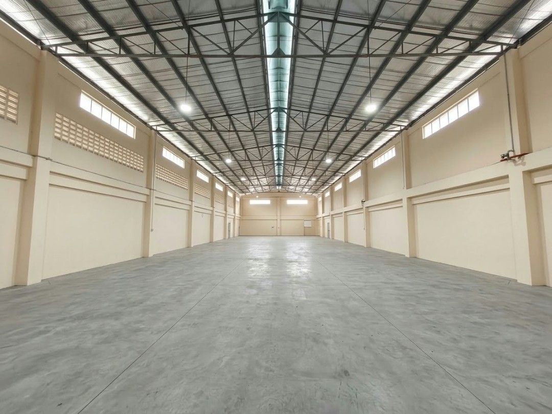 1000SQM Warehouse in Valenzuela (Category: Vacation Rentals) located in Pasig City. Submitted by bevvvvy (Listing ID 1464027649, Image 1). Description: 🏢 1,000 SQM WAREHOUSE FOR RENT & FOR SALE 📍 Bagbaguin, Valenzuela City Looking for a spacious and secure warehouse for your business? This 1,000 SQM warehouse is available for rent and sale. ✨ Property Features: • 1,000 SQM warehouse space • High ceiling • Well-ventilated • Newly repainted • Thr