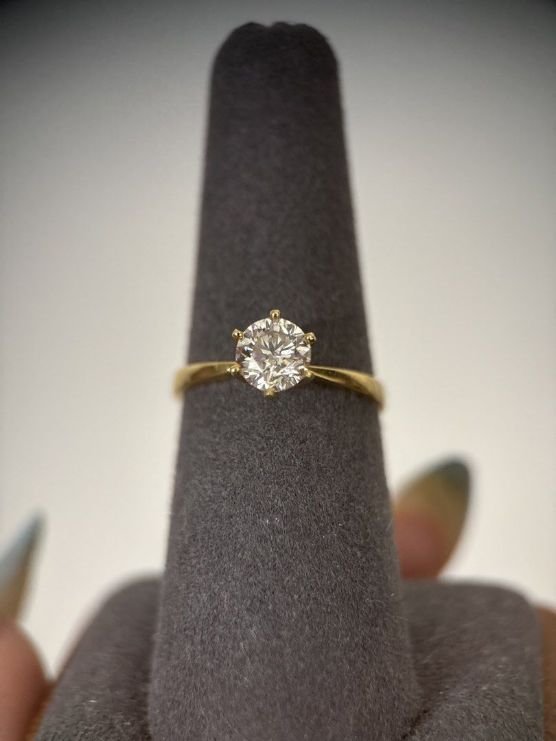 1.00ct natural diamond ring size 7 (Category: Rings) located in Cagayan de Oro. Submitted by marla30 (Listing ID 1464071120, Image 1). Description: Onhand! 1.00 ct natural diamond VS to SI Clarity / H-I Color size 7 — 18k yg settings With certificate of authenticity .