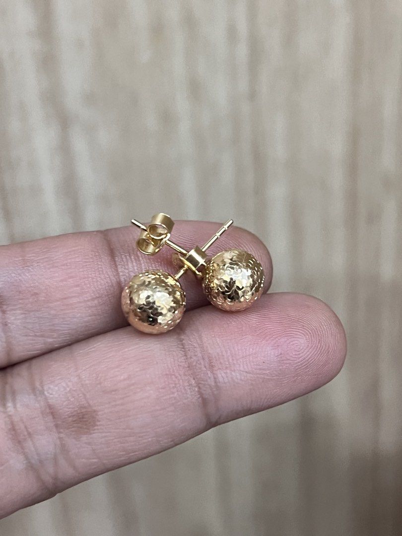 18k HK earring (Category: Earrings) located in Manila. Submitted by mightystone_77b719 (Listing ID 1464003035, Image 1). Description: .
