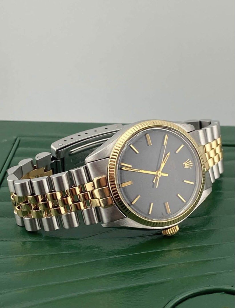 1981 Rolex Air-King Two-Tone 34mm (Ref. 5501) “STARDUST DIAL” (Category: Luxury Watches) located in Valenzuela. Submitted by macjaymill66221 (Listing ID 1463992817, Image 3). Description: Rolex Oyster Perpetual Air-King Two-Tone Stardust Gilt Dial * Reference: 5501 (Factory Two-Tone Configuration) * Serial Number: 6587912 (Year: 1981) * Movement: Rolex Caliber 1520 Automatic * Bezel: 14k Yellow Gold Fluted Bezel * Bracelet: High-Link Count 18-Lin