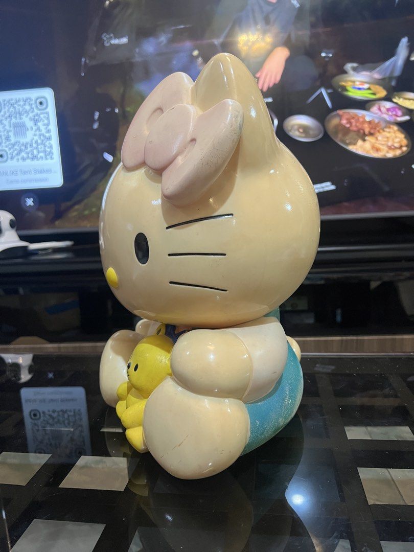 1994 Huge Hello Kitty Coin Bank (Category: Vintage Collectibles) located in Valenzuela. Submitted by 3ssiastansachajapansurplus (Listing ID 1464077421, Image 2). Description: Sanrio, Made in Japan.