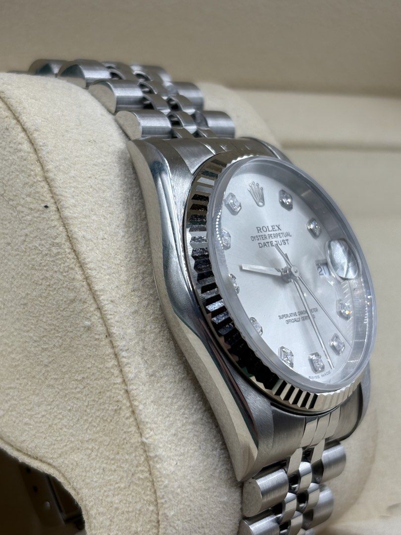 2006 Rolex Datejust 16234 (Category: Luxury Watches) located in Pasig City. Submitted by sunandmoon15 (Listing ID 1463961933, Image 2). Description: Rolex Datejust Silver Diamond dial 18k White gold bezel 36mm 16234 2006 year model 9.5/10 condition Comes with box, manuals, tags and links Open for authentication 355k ⌚️ IG: @wristcartel.ph ⌚️ FB: Wrist Cartel.