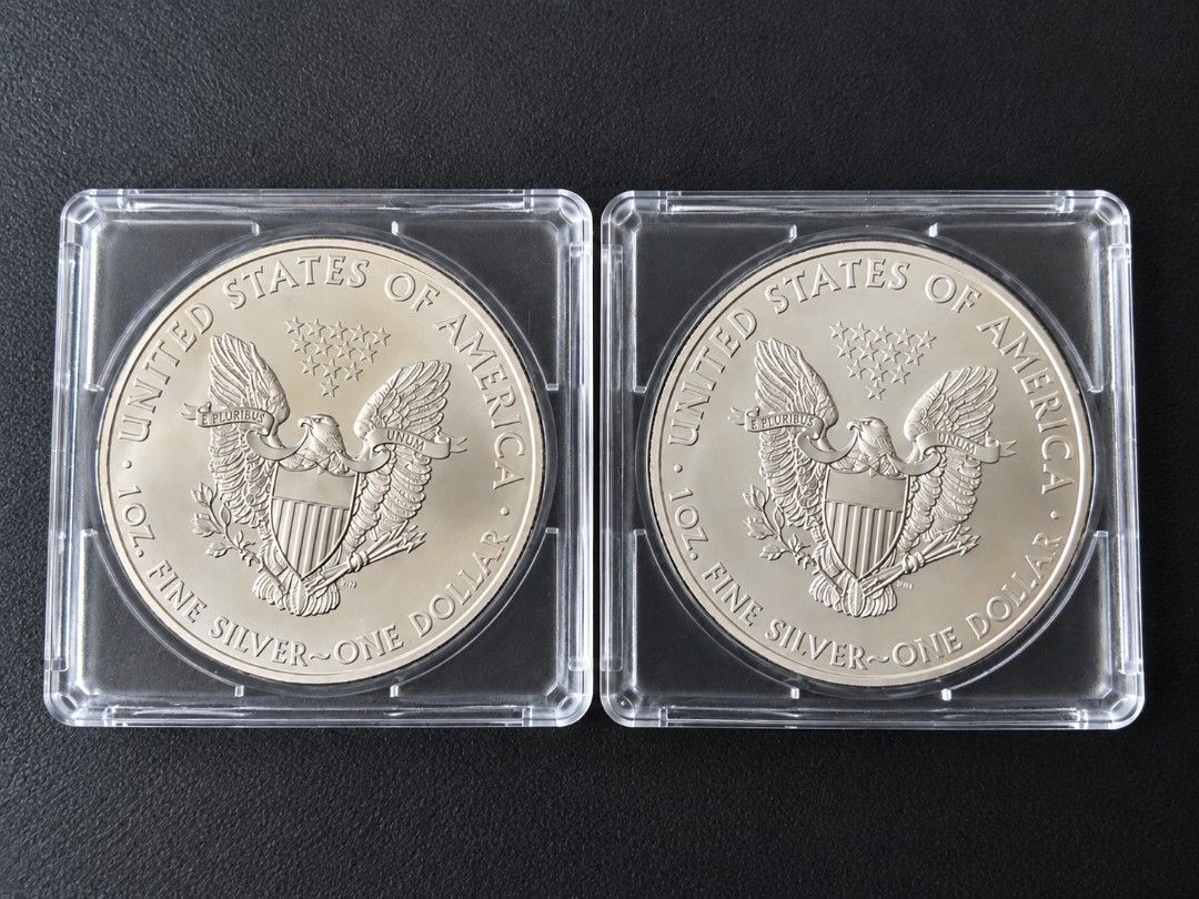 2009 American Silver Eagle Coins & 2016 Canadian Maple Leaf Coin (Category: Currency) located in Manila. Submitted by frankoni (Listing ID 1464024939, Image 1). Description: - 2 pieces x 2009 American Silver Eagle coins 5500 each - 1 piece x 2016 Canadian Maple Leaf coin 5500 Each coin is 1 oz of fine silver - protective case on both american eagle non for the canadian coin - Ideal for coin collectors or as a silver investment - Serious buyers on