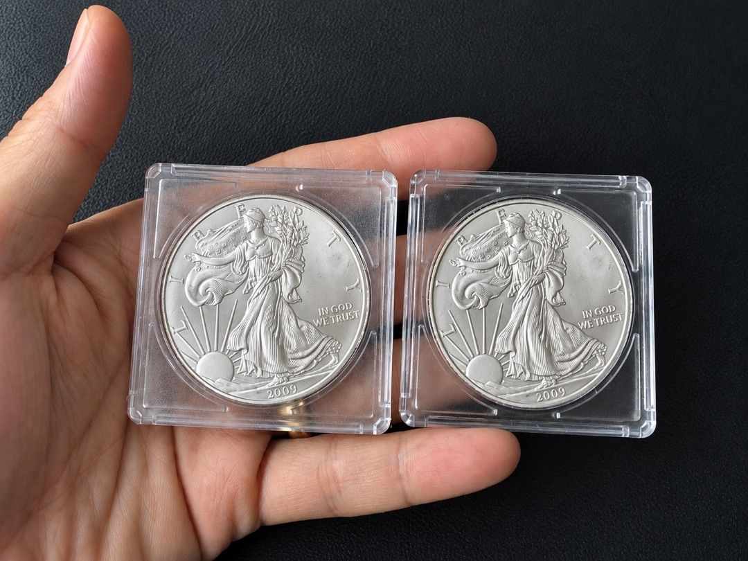 2009 American Silver Eagle Coins & 2016 Canadian Maple Leaf Coin (Category: Currency) located in Manila. Submitted by frankoni (Listing ID 1464024939, Image 2). Description: - 2 pieces x 2009 American Silver Eagle coins 5500 each - 1 piece x 2016 Canadian Maple Leaf coin 5500 Each coin is 1 oz of fine silver - protective case on both american eagle non for the canadian coin - Ideal for coin collectors or as a silver investment - Serious buyers on