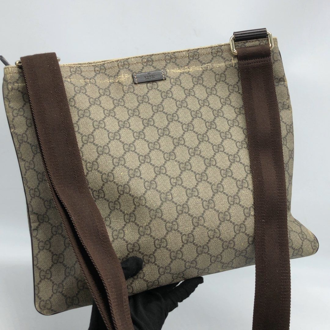 267009349 GUCCI BAG GG 201446 (Category: Luxury Bags & Wallets) located in Taguig. Submitted by ecoring.ph (Listing ID 1464008000, Image 1). Description: ◆CONDITION: BC ◆DESCRIPTIONS: (Other defects/info:) OUTER: The body of the bag is scratched, scuffed, stained, dirty, wrinkled, deformed, chipped, cracked, and peeled off, and shows signs of heavy use. The bottom and bottom corners of the bag are scratched, scuffed, stained, dirty, wrinkled, chi