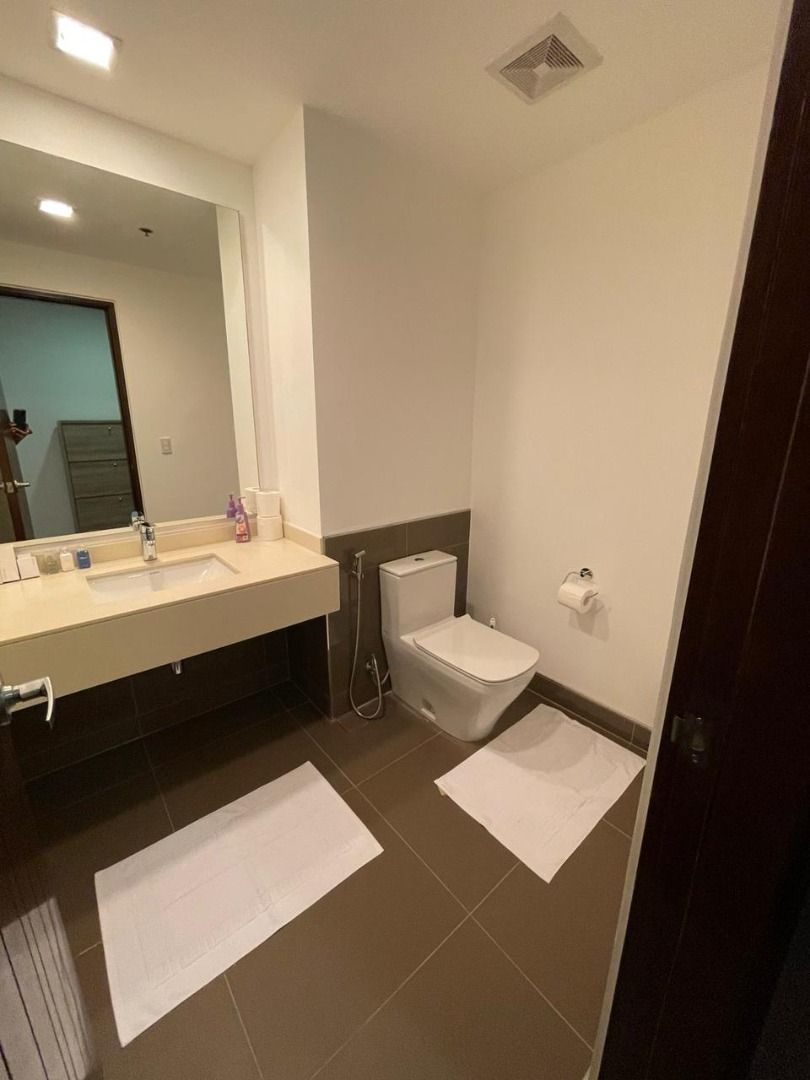 2 Bedroom for Rent | The Suites (Category: Apartments & Condos) located in Makati City. Submitted by demi_09171702560 (Listing ID 1463974689, Image 3). Description: ERE Code: 8670 The Suites No. of BR: 2BR, 2TB Floor Area: 140.00 sqm Parking: 2 Inclusions: Fully Furnished Rent Price: ₱250,000/month Property Features: Corner Unit Interiored .
