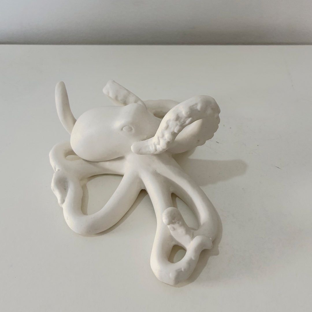 (-55%) Creative Co-Op Store Decorative Bisque Octopus, White (Category: Other Home Decor) located in Pasig City. Submitted by prelovedbynatsmnl (Listing ID 1463781234, Image 3). Description: Retail Price - ₱673 / $11 Preloved Price - ₱370 MARKDOWN - ₱270 Purchase Date - Mar 2024 / 2 years, 6 months Purchased At - Amazon dot com FYI - (LWH) 6” x 4”x 3” / 12.3 ounces - Bisque is unglazed porcelain - To clean, wipe with dry cloth - Comes in a box RF