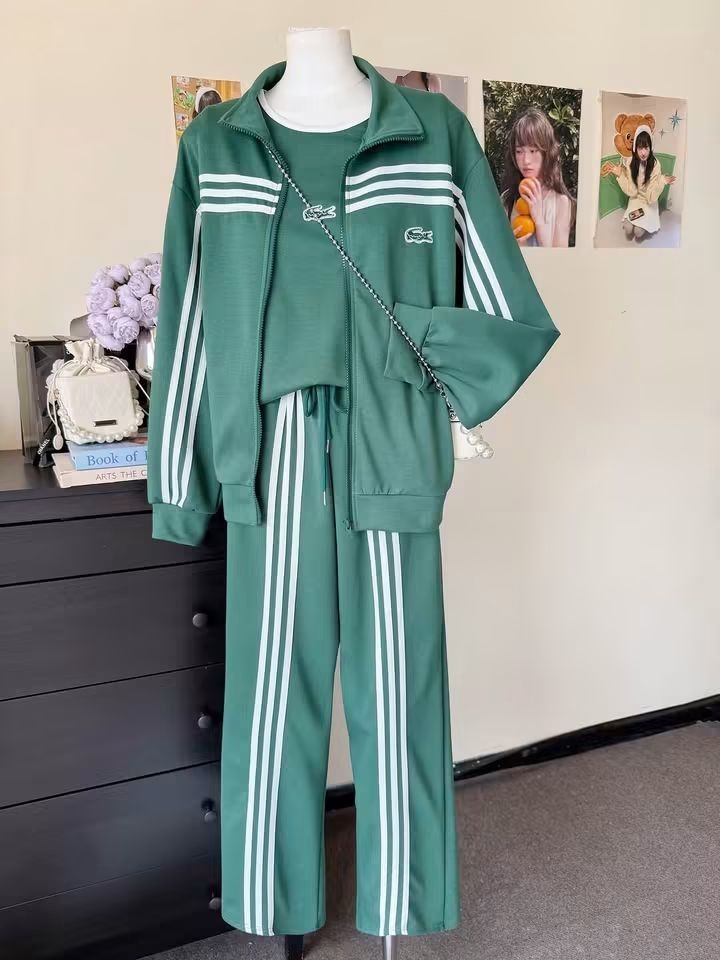 3in1 jacket with pants (Category: Sets or Coordinates) located in Manila. Submitted by raredeer-4deb4e (Listing ID 1464079332, Image 2). Description: can fit upto xxl.