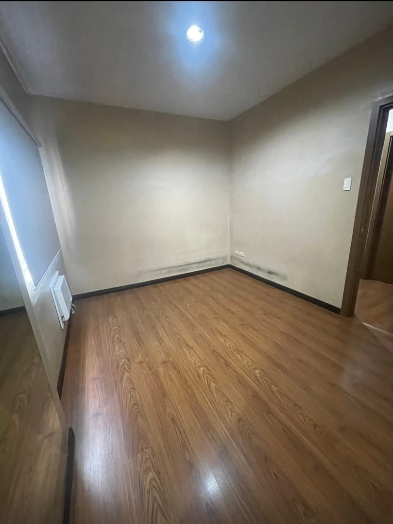 (Category: ) located in . Submitted by bettygorosperemaxc (Listing ID 1463962093, Image 1). Description: .