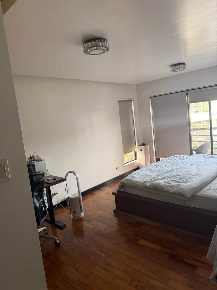 (Category: ) located in . Submitted by rmvlistings (Listing ID 1463961707, Image 1). Description: .