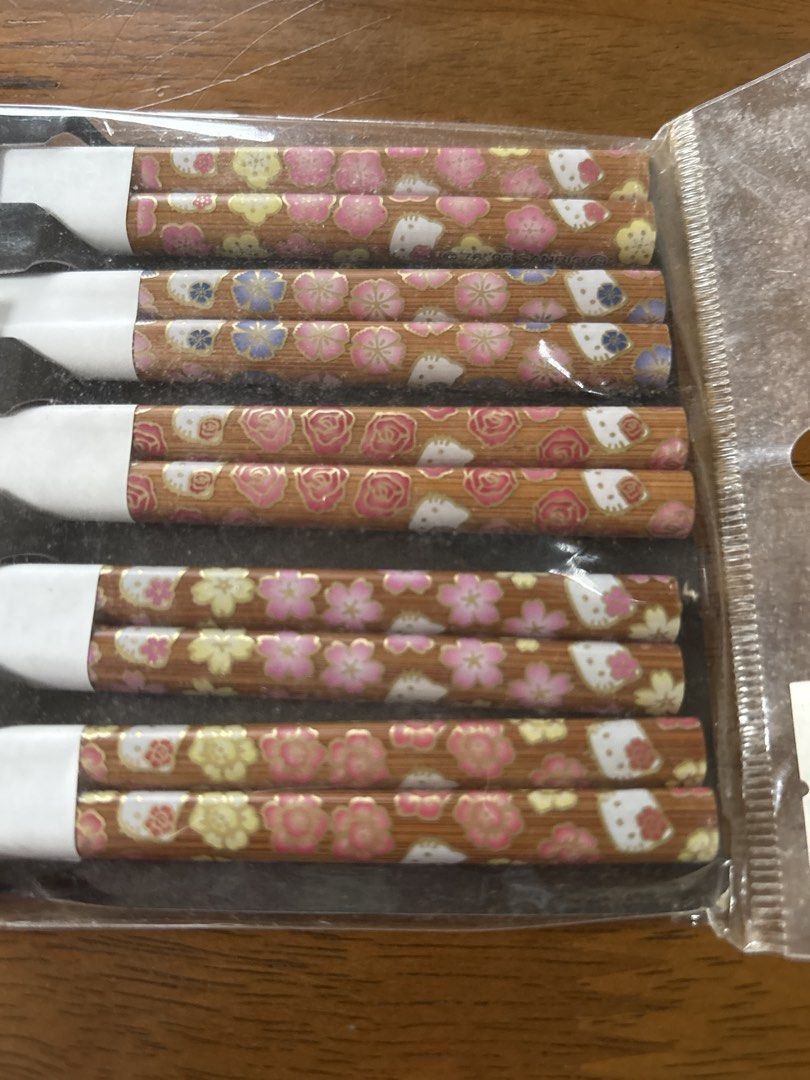 5 pairs of chopsticks Hello Kitty (Category: Character Goods) located in Calamba. Submitted by cur8d (Listing ID 1464005404, Image 3). Description: .