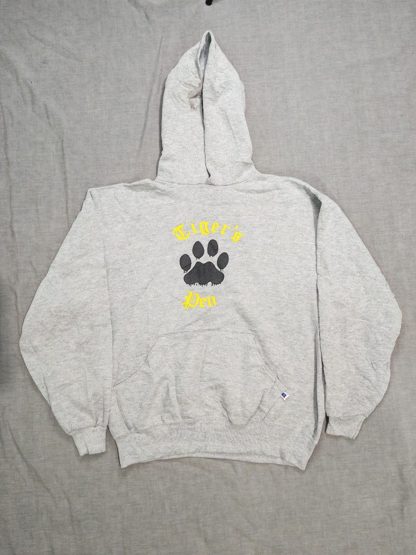 90s russell athletic hoodie (Category: Coats, Jackets and Outerwear) located in Baguio. Submitted by used_clothing2600 (Listing ID 1463954664, Image 1). Description: 90s russell athletic hoodie size large verygood condition washable stain width 23.5 length 27 P 800.