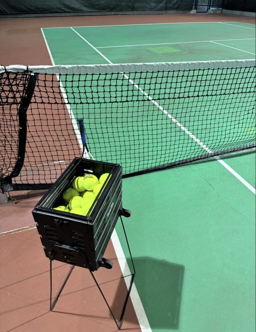 成人網球訓練班🎾 荃灣 / 沙田 ( 朝早☀️夜晚🌙） （分類：運動與體育 - 球拍和球類運動）位於 Hong Kong。 由 occccc93 提交（商品編號 1463998303，圖片 3）。簡介： 一對一/ 一對二，成人網球訓練班，有興趣打網球練習訓練又或者想試玩，由零開始接觸或者有基礎想訓練都可以，設有試堂優惠，無需帶球拍可以借俾你用，想試吓接觸新運動🎾唔好等喇😉 有任何問題歡迎聯絡查詢📞📱☎️ 訓練/ 陪練 主要球場地點 ： 荃灣 / 沙田 ( 朝早☀️夜晚🌙） 其他地點可以再夾。