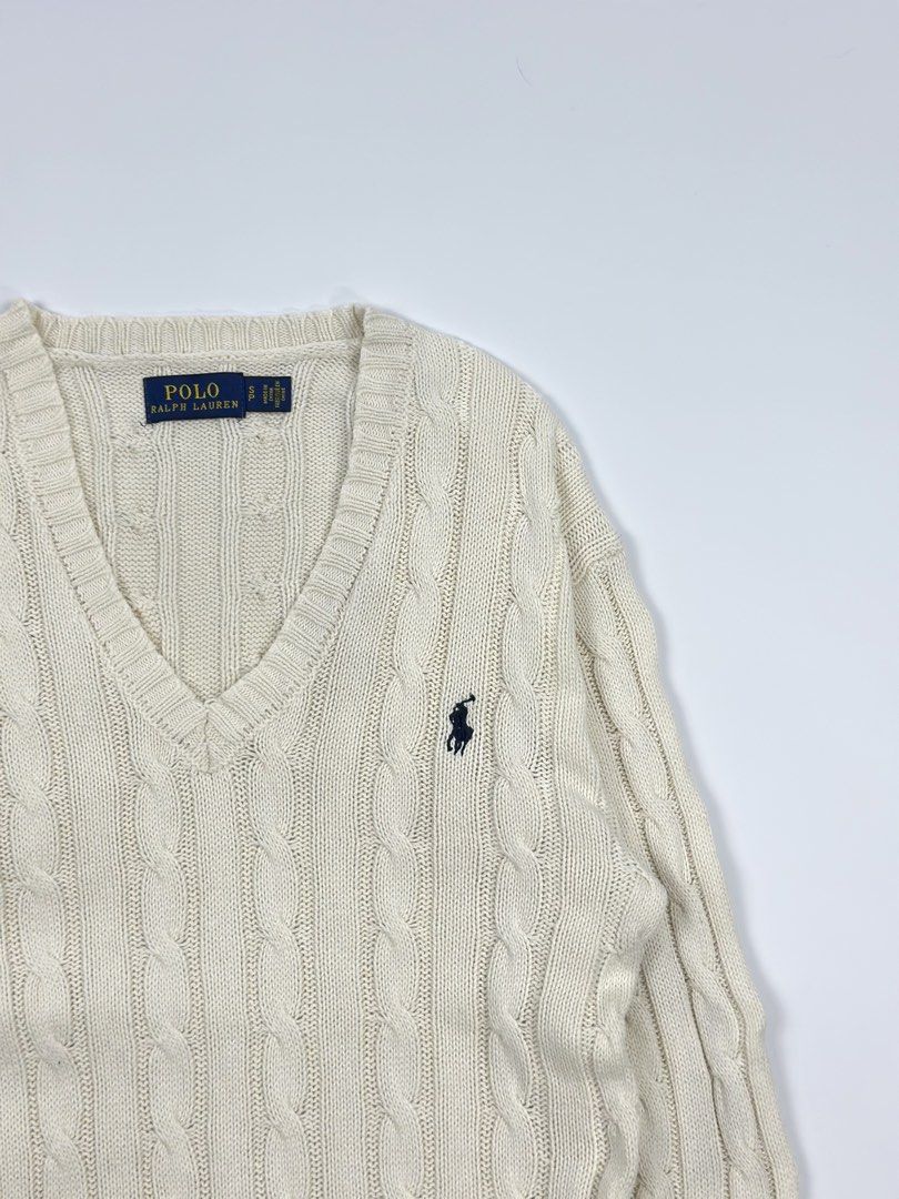 𝙋𝙤𝙡𝙤 𝙍𝙇 𝘾𝙖𝙗𝙡𝙚 𝙆𝙣𝙞𝙩 𝙑-𝙉𝙚𝙘𝙠 𝙒𝙤𝙢𝙚𝙣𝙨 (Category: Longsleeves) located in Angono. Submitted by safedrip.ph (Listing ID 1464100652, Image 3). Description: Condition: Excellent Condition Color Rate: 10/10 Width: 18” | Length: 25” Small on tag Best fit: Medium .