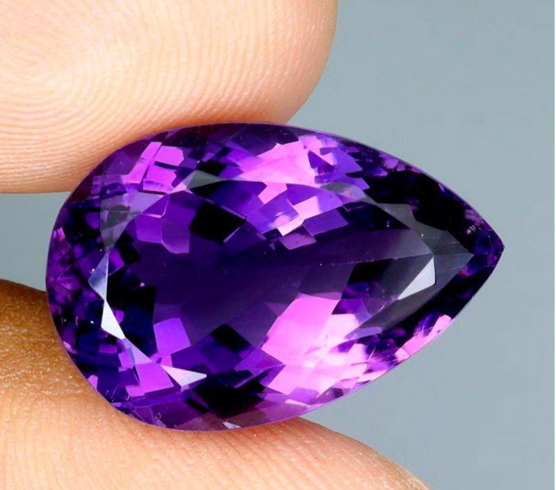 💯 Natural AMETHYST loose (Category: Precious Stones) located in Kawit. Submitted by authentic_gemstones_byalton (Listing ID 1464052547, Image 2). Description: Available! 💯 NATURAL AMETHYST LOOSE -18.7 carats -19.0x12.0x12.0 (mm) -Pear cut -Unheated/untreated -7.0 (hardness) -VVS clarity -Uruguay (origin) PRICE: Only 5,600 php #amethyst #NaturalGemstones #AuthenticGemstonesbyALTON.