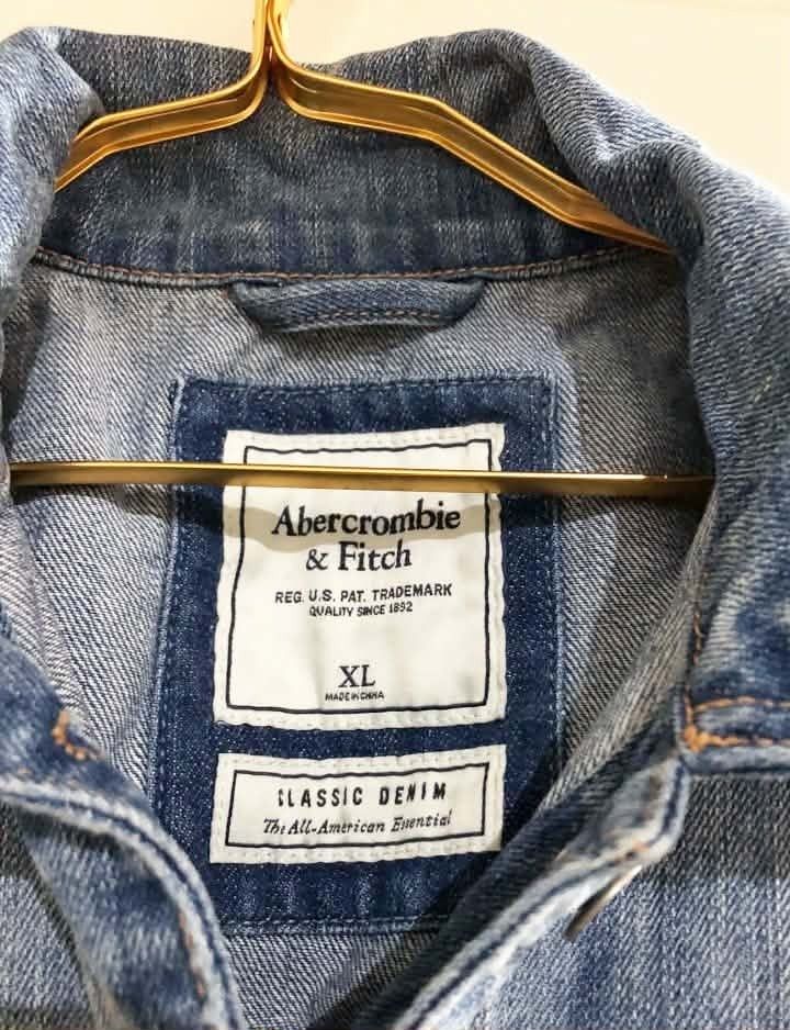 Abercrombie & Fitch Classic Denim Jacket XL (Category: Coats, Jackets and Outerwear) located in Imus. Submitted by sharislane (Listing ID 1464047921, Image 3). Description: - Classic Abercrombie & Fitch denim jacket - Size: XL - Versatile and durable staple piece - Perfect for layering 🛖. Original Preloved A&F Denim jacket 🛖. Measurements Width- 21.5 inches Length- 23.5 inches 🛖 No issues 🌉. Best price-P380.