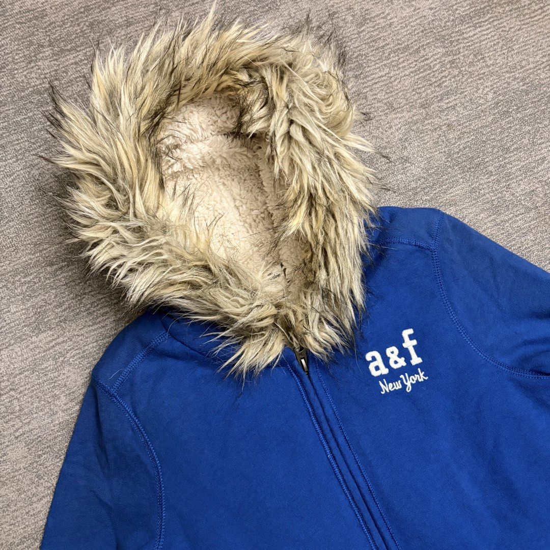 Abercrombie & Fitch Fur Jacket (Category: Coats, Jackets and Outerwear) located in Batangas. Submitted by bermudaph.2 (Listing ID 1463973583, Image 2). Description: Check dimensions .