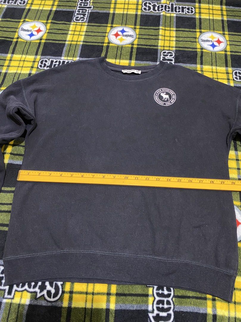 ABERCROMBIE Kids, Sweatshirt (Category: Coats, Jackets and Outerwear) located in Cavite. Submitted by jc_thrift95 (Listing ID 1463986371, Image 3). Description: - a black Abercrombie & Fitch crewneck sweatshirt featuring a small circular moose logo on the chest. - Color rate 8/10 - See pictures details for dimes..
