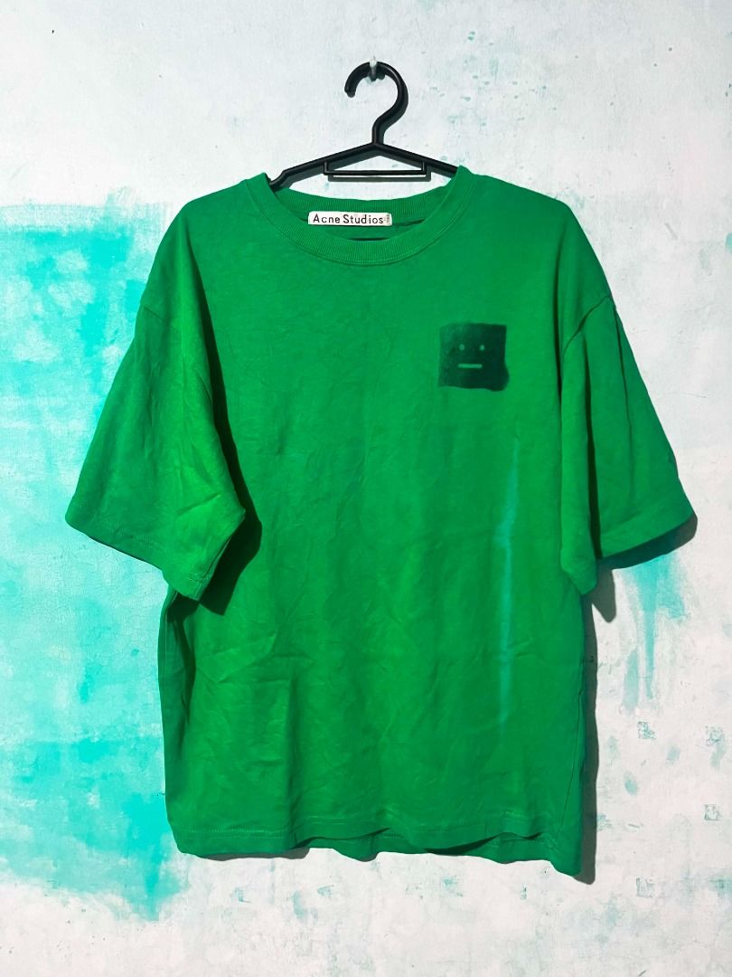 Acne Studios Green Face Logo T-Shirt (Category: Tshirts & Polo Shirts ) located in Caloocan City. Submitted by archive404 (Listing ID 1464075132, Image 1). Description: Acne Studios Green Face Logo T-Shirt W - 19.5 L - 26 Good Condition Issue: see photo attached 🏷️ 200 + shipping fee 📍 Camarin, North Caloocan .