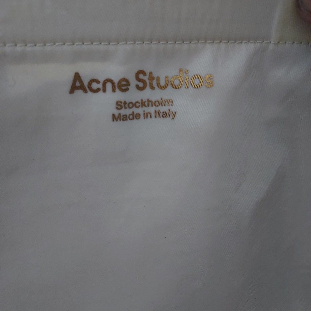 Acne totebag (Category: Tote Bags) located in Puerto Princesa. Submitted by helwapalawan (Listing ID 1463950257, Image 2). Description: Acne studios white with leather inner issue with yellow wish part only authntc 1000 freeship.