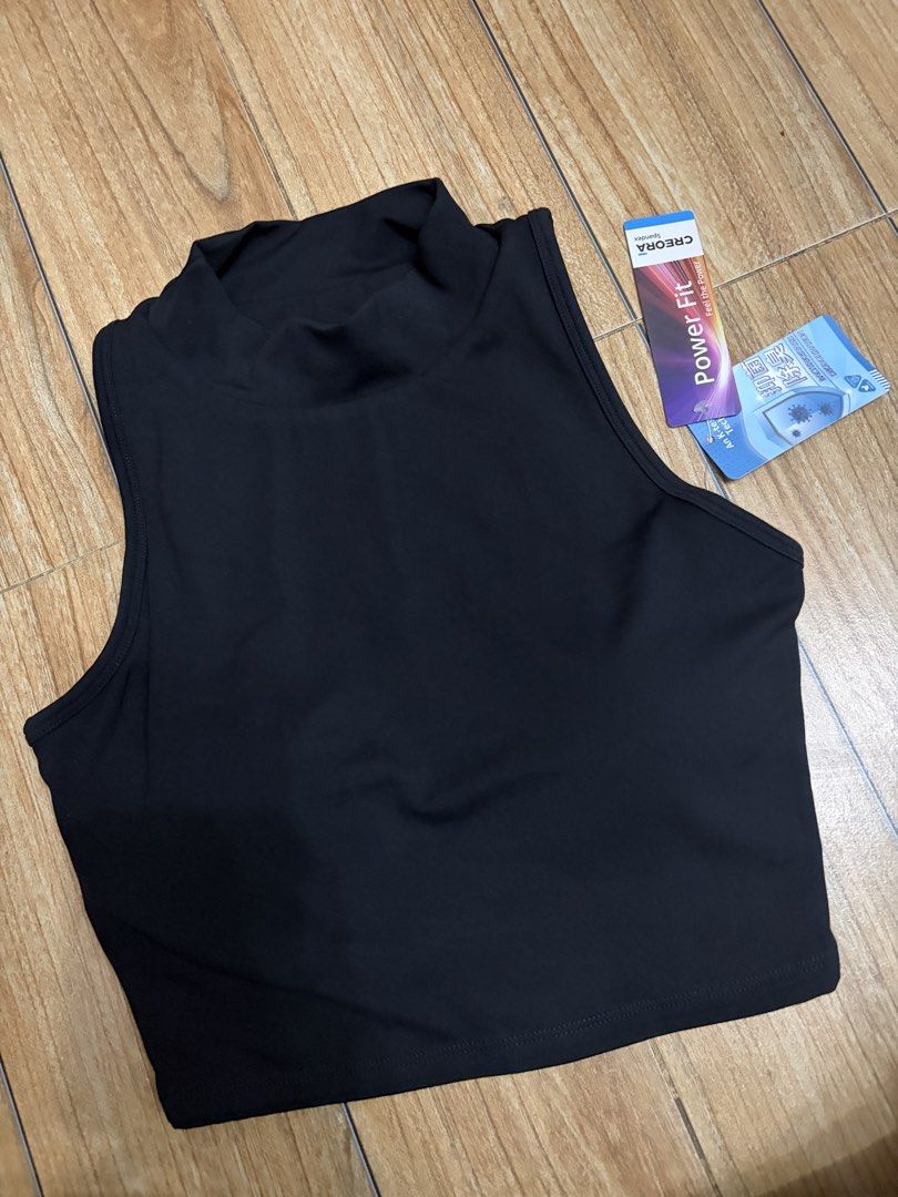 Active wear top (Category: Activewear) located in Taytay. Submitted by murahubblueapppage (Listing ID 1464106642, Image 3). Description: High quality Small on tag Build in bra Fashion yet comfy Quick dry Orig price 1300 Can book agad : Pin: murahub.