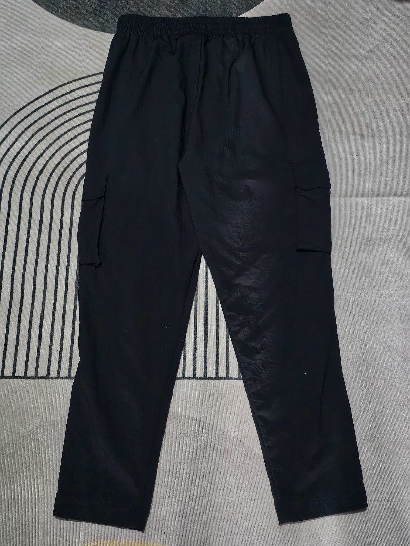 Adidas Black cargo (Category: Joggers) located in Baguio. Submitted by kayeonlineshop (Listing ID 1464028554, Image 3). Description: black Adidas cargo pants featuring an elastic waistband and utility flap pockets on the sides w30-35 l37.5.