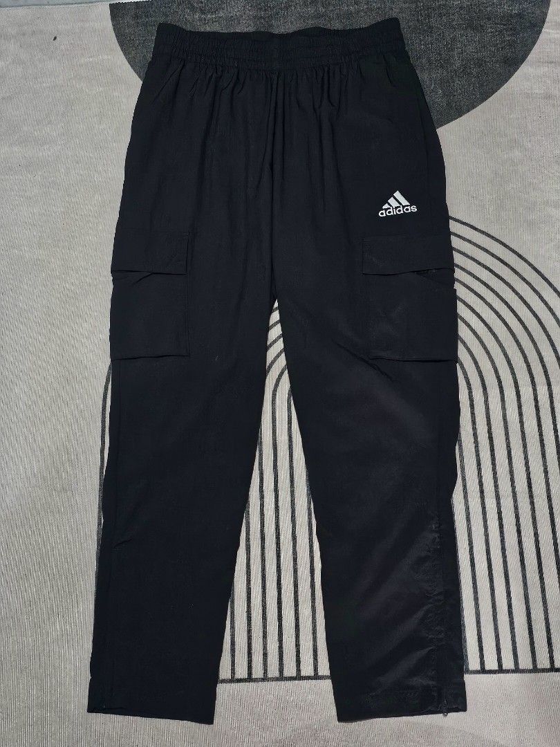 Adidas Black cargo (Category: Joggers) located in Baguio. Submitted by kayeonlineshop (Listing ID 1464028554, Image 1). Description: black Adidas cargo pants featuring an elastic waistband and utility flap pockets on the sides w30-35 l37.5.