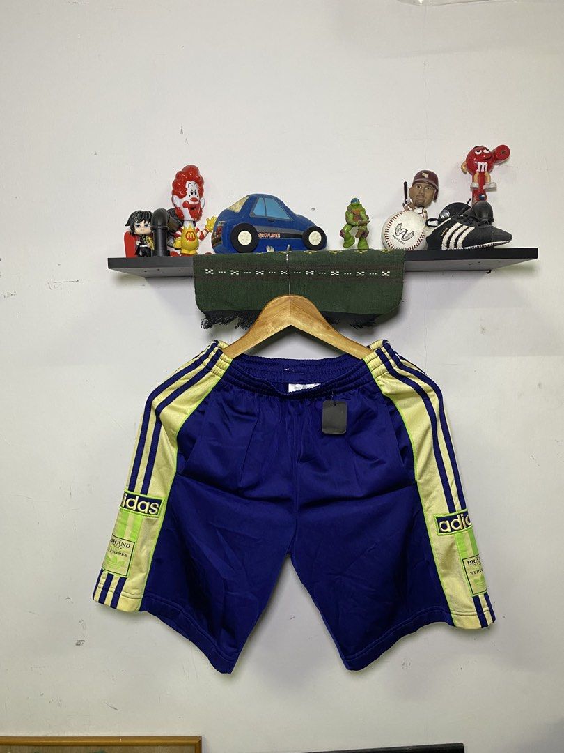 ADIDAS BUTTON (Category: Activewear) located in Alor Setar. Submitted by saa_vintage.co (Listing ID 1464099705, Image 1). Description: PINGGANG 28-32 LABUH 18.5 PEHA 12.5 CONDITION 8.9/10 ADA KOTORAN SEDIKIT LAIN2 BAIK POSTAGE RM10/DFOD FAST PAYMENT ONLY.