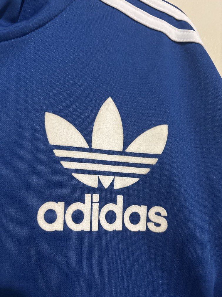 Adidas Originals Jacket (Category: Coats, Jackets and Outerwear) located in Muntinlupa City. Submitted by owrayttttt (Listing ID 1464008514, Image 2). Description: - Adidas Originals Trefoil Zip up Jacket - Dimes is 22x27 - No issue - Complete tags - Free shipping via j&t.