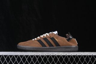 (Category: ) located in . Submitted by outlet.sneaker.shop (Listing ID 1463943042, Image 1). Description: .