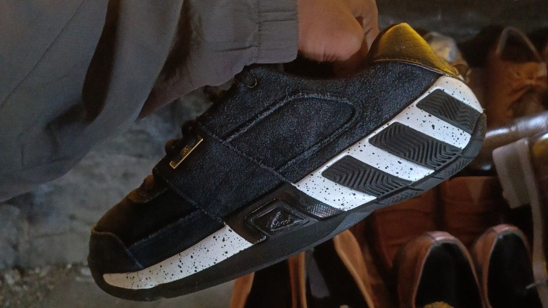 ADIDAS REGULATE (Category: Sneakers) located in Bayugan. Submitted by retroshoesphilippines (Listing ID 1463969270, Image 1). Description: .