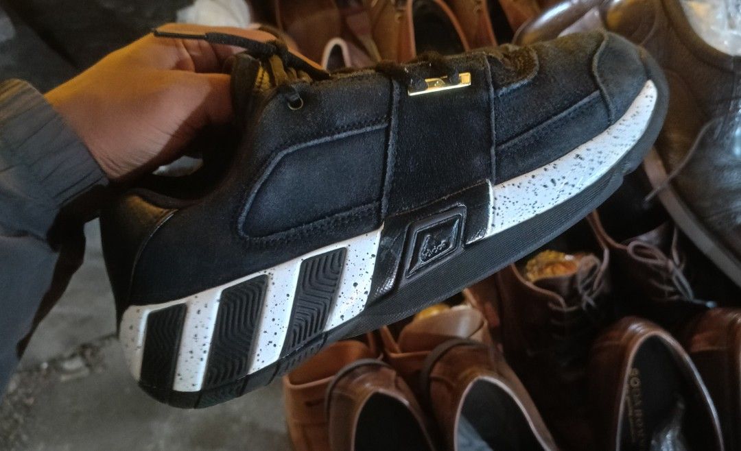 ADIDAS REGULATE (Category: Sneakers) located in Bayugan. Submitted by retroshoesphilippines (Listing ID 1463969270, Image 2). Description: .