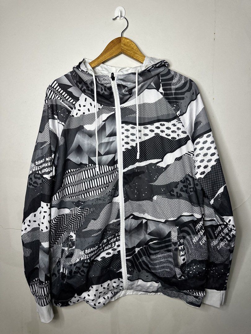 ADIDAS REVERSIBLE WINDBREAKER (Category: Coats, Jackets and Outerwear) located in Molave. Submitted by thriftmate13 (Listing ID 1464079817, Image 1). Description: issue: seen on the hood reversible .