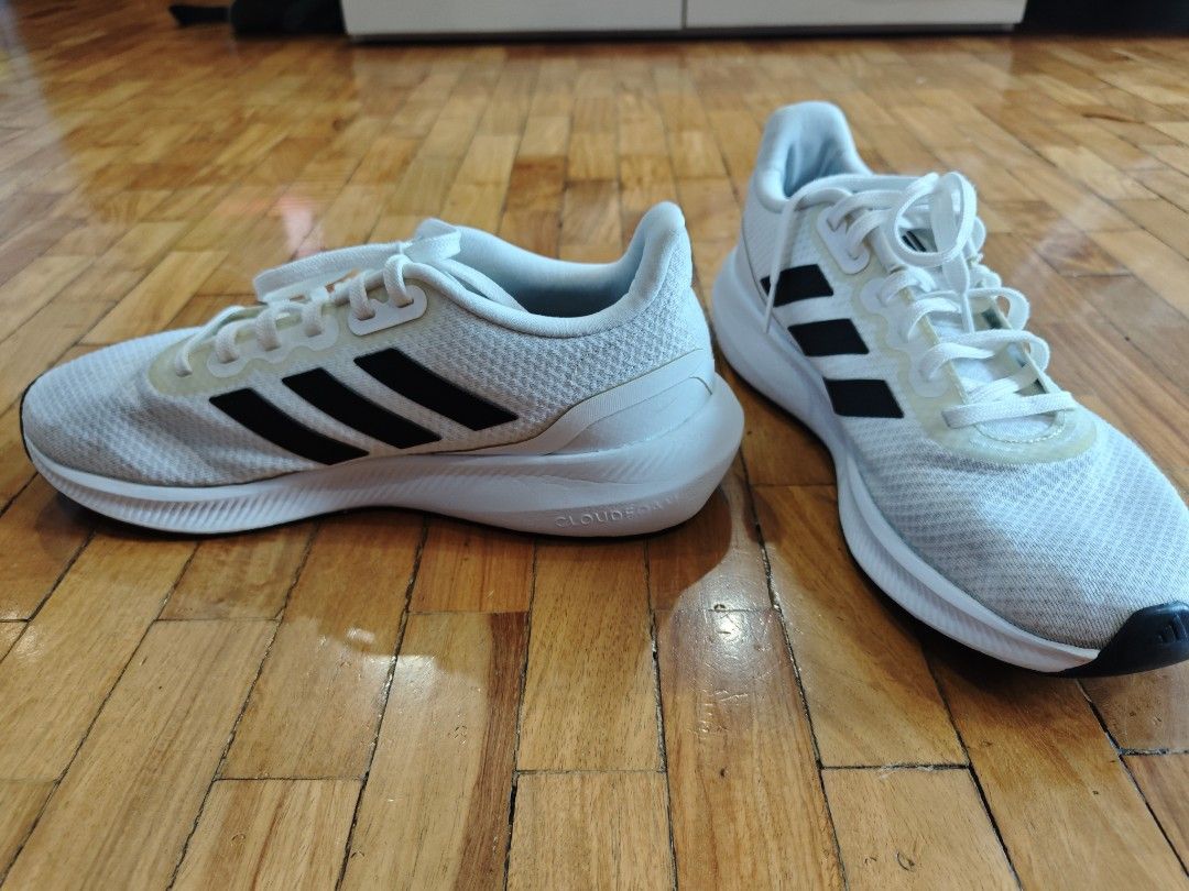 Adidas Runfalcon 3 (Category: Sneakers) located in San Juan City. Submitted by perrrcy (Listing ID 1464015634, Image 2). Description: Adidas Runfalcon 3 No box. Shoes only. I put a different foam inside for more comfortable walking. Not my daily driver but have signs of use. Cleaned and never worn again after I cleaned it..