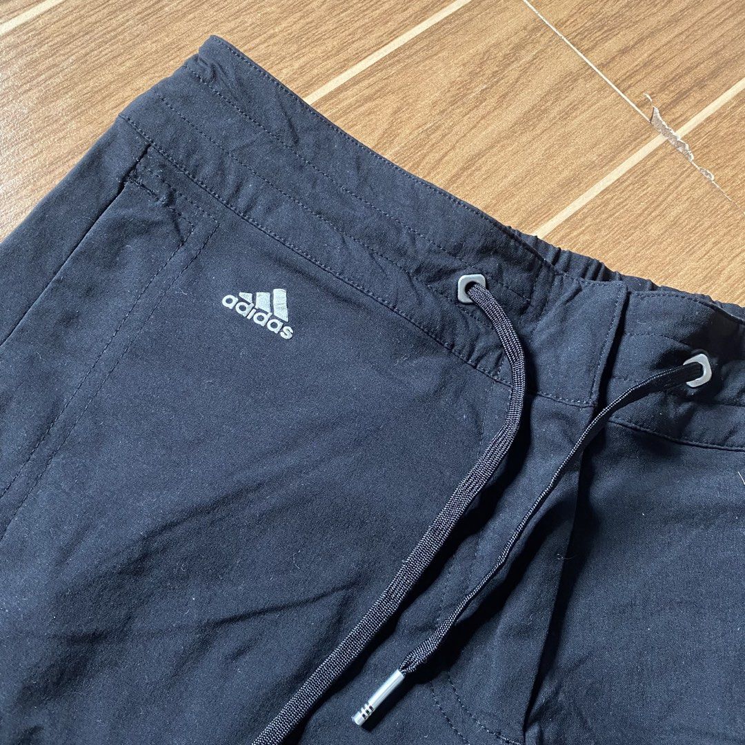 Adidas short (Category: Activewear) located in Paete. Submitted by fat.archives (Listing ID 1464080564, Image 2). Description: Dimes Waist 14 Length 11 +sf.