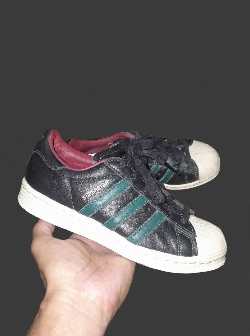ADIDAS SUPERSTAR SIZE 5 US (Category: Sneakers) located in Alburquerque. Submitted by zkethrifter (Listing ID 1464069039, Image 1). Description: EXCELLENT NO MAJOR FLAWS DM!.