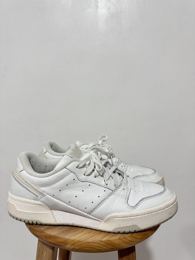 Adidas Shoes (Category: Casual Shoes) located in Angeles City. Submitted by kingfpc (Listing ID 1464047561, Image 3). Description: - Brand: Adidas - Model: Team Court 2.0 - Color: White - Size: EU 44 (UK 9.5 / US 10) - Style: Casual Sneakers - Condition: Good, with minor signs of wear visible in photos - Features: Classic design, comfortable for everyday use.