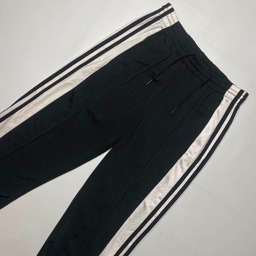 ADIDAS TRACKPANTS (Category: Joggers) located in San Fernando. Submitted by upwear.ph (Listing ID 1464066647, Image 2). Description: ADIDAS TRACKPANTS CONDITION : EXCELLENT SIZE : SMALL DIMENSIONS: W18-30 x L 38 ISSUE: NONE .