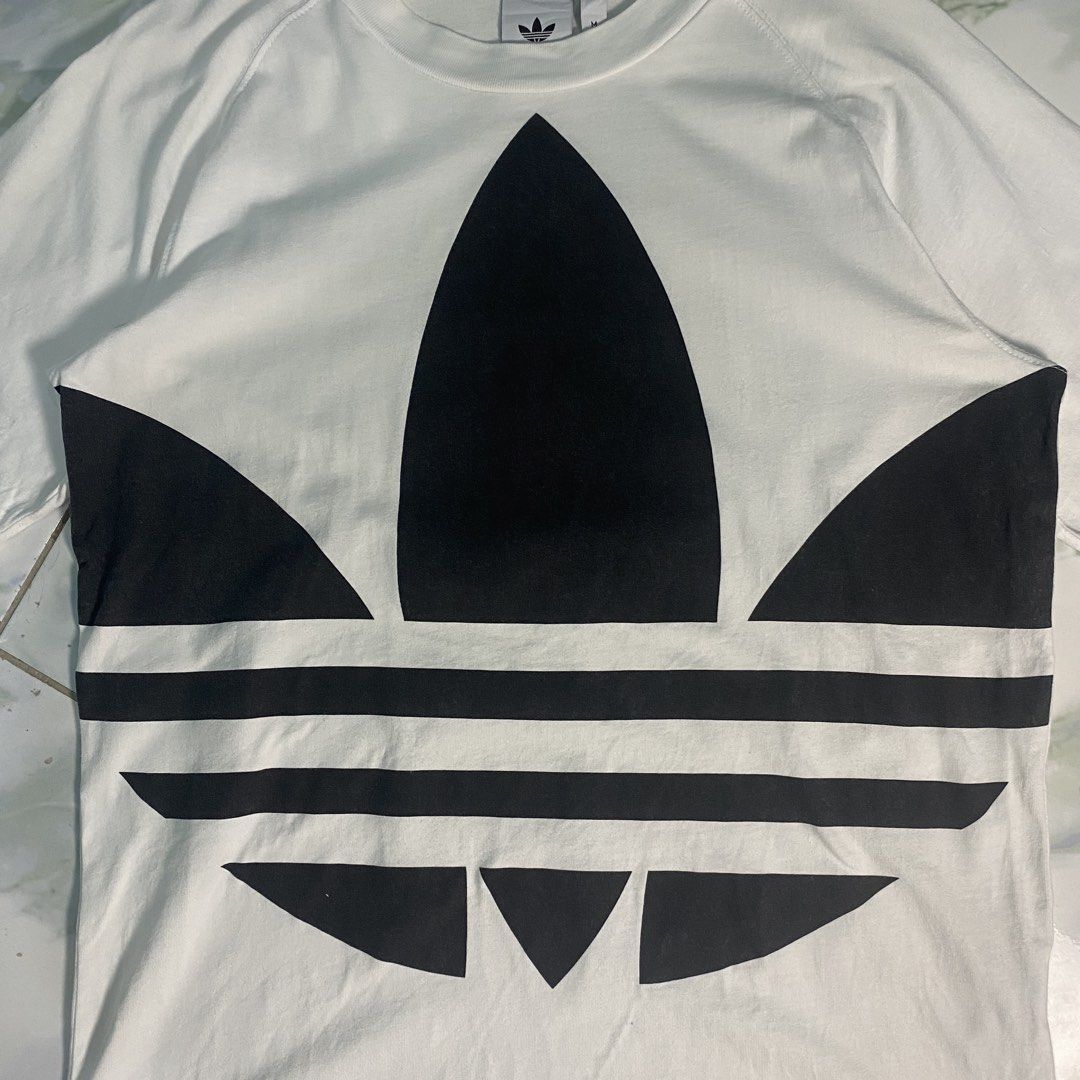 Adidas tshirt (Category: Formal Shirts) located in Digos. Submitted by thriftnigoy (Listing ID 1464008547, Image 2). Description: ADIDAS BIG LOGO 599🏷️ Dimes: inches Width 21 length:28 Best fit medium - Excellent condition - color rate 9.9 - no issue.