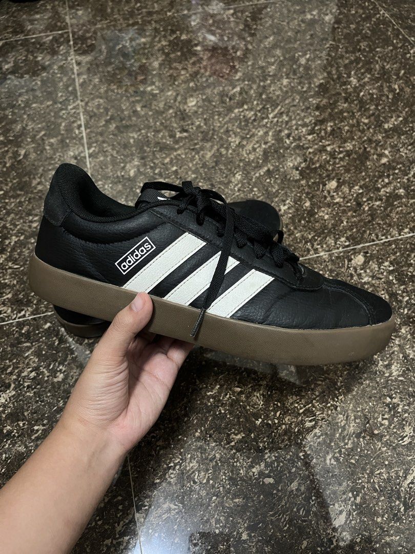 Adidas VL court 3.0 (Category: Casual Shoes) located in Manila. Submitted by eli.sjhshj (Listing ID 1464018040, Image 3). Description: FS! Authentic Adidas VL Court 3.0 check size sa 2nd slide size: 42 made in vietnam good condition no issue, need wash no box no pads RFS: natambak lang sa bahay 🥲 courier: can do pick up/lalamove location: dapitan sampaloc.