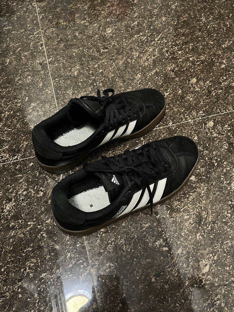 Adidas VL court 3.0 (Category: Casual Shoes) located in Manila. Submitted by eli.sjhshj (Listing ID 1464018040, Image 1). Description: FS! Authentic Adidas VL Court 3.0 check size sa 2nd slide size: 42 made in vietnam good condition no issue, need wash no box no pads RFS: natambak lang sa bahay 🥲 courier: can do pick up/lalamove location: dapitan sampaloc.